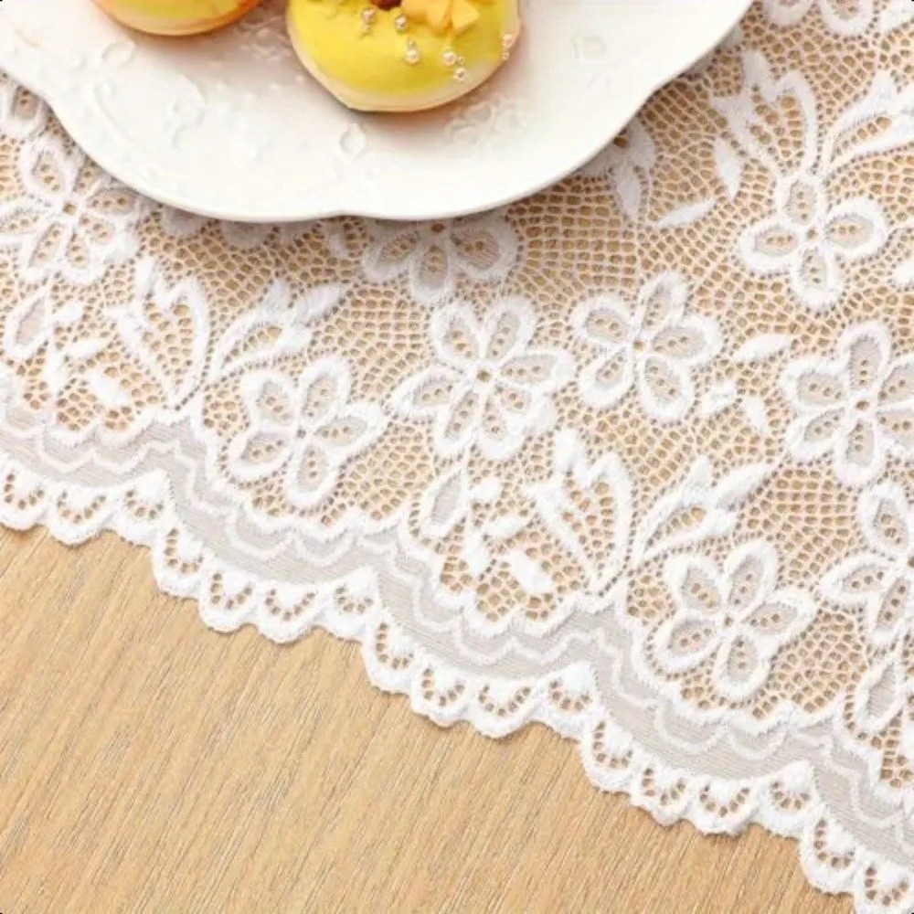 French Elegant Floral Cut-Out  - Christmas Table Runner recension och pris